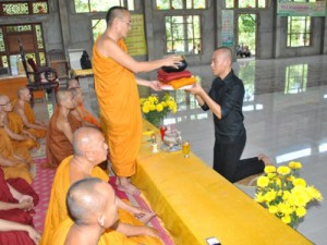 “Nhà sư khóa môi” Thích Pháp Định đã hoàn tục