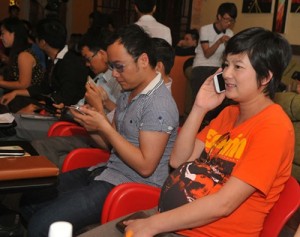 Thúy Vinh xuất hiện tại buổi họp báo single "Yêu em" của Ngô Kiến Huy ( 3/12)