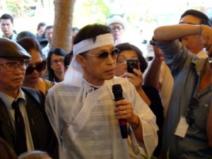 Ca sĩ Tuấn Ngọc hát tiễn biệt nhạc gia