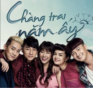 Sơn Tùng M-TP (thứ hai từ trái qua) bên bốn diễn viên trong phim Chàng trai năm ấy - Ảnh: WePro