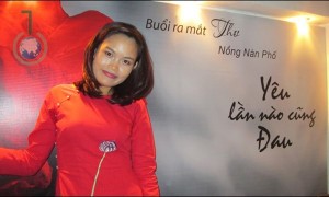 Nồng Nàn Phố trong buổi ra mắt tập thơ mới