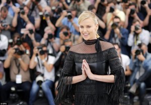 C-harlize Theron trong buổi chụp ảnh ra mắt phim Mad Max: Fury road