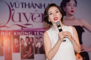 Ca sĩ Lệ Quyên trong buổi họp báo giới thiệu liveshow