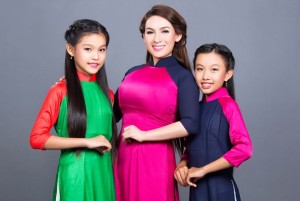 Ca sĩ Phi Nhung và 2 con nuôi Phạm Tuyết Ngân, Phạm Tuyết Nhung