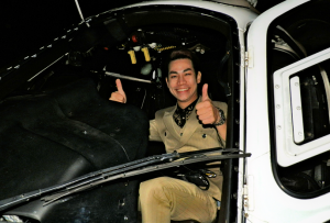 Ca sĩ Tokyo Vũ trên trực thăng chuẩn bị chuyến du lịch ngắm cảnh đêm tại thành phố Yokohama