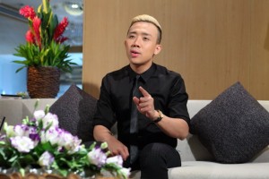 http://tuoitre.vn/tin/van-hoa-giai-tri/20160101/tran-thanh-ke-chuyen-bi-duoi-hoc-vi-chay-show-qua-nhieu/1030690.html
