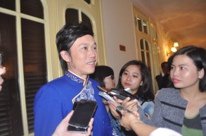 Nghệ sĩ hải ngoại Hoài Linh được tặng danh hiệu NSƯT - Ảnh: V.V.TUÂN