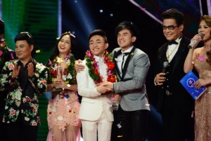 Niềm vui của Trung Quang và HLV Đan Trường trong giây phút đăng quang