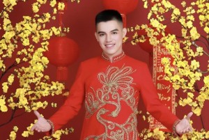 Một mẩu áo dài nam có thể mặc trong các dịp Lễ, Tết...