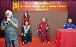 NSƯT - đạo diễn Trần Minh Ngọc phát biểu trong buổi giới thiệu Khu trưng bày tượng sáp văn nghệ sĩ VN