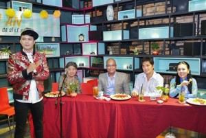 Các ca sĩ khách mời Randy, Chế Thanh, Lưu Ánh Loan đến chúc mừng ca sĩ Lê Sang ra mắt album mới