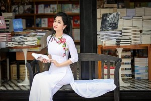 Ca sĩ Phương Anh - giải đồng Thần tượng Bolero mùa đầu tiên 2016