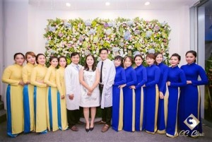 Đội ngũ bác sĩ và nhân viên của CC Clinic tại cơ sở mới 16 Đinh Tiên Hoàng, Q.1