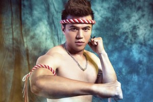 Ca sĩ Đinh Đại Vũ trong võ phục Muay Thái