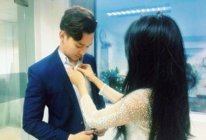 Hoàng Kỳ Nam đang thử áo cưới cùng diễn viên Thanh Tú