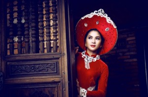 Sinh sống tại nước ngoài, Á hậu Thái Nhã Vân dễ dàng thể hiện chất hoài niệm của một người con xa xứ