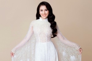Người mẫu Thư Dung dịu dàng trong tà áo dài trắng tinh khôi