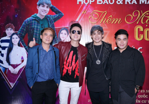 Từ trái sang: Quản lý Lê Khắc Bình và 3 ca sĩ Nhật Tinh Anh, Võ Phúc Hưng, Nguyễn Đình Vũ