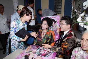 NTK Lê Phạm (bìa trái) đến chúc mừng sinh nhật MC Thanh Bạch