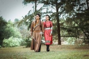 Ca sĩ Cao Vũ và diễn viên Thiêng Nhi trong MV 'Anh Là Gió Em Là Cát'