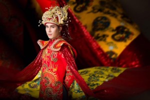 Trang phục truyền thống mang phong cách hoàng gia của Hoàng Phi Kha