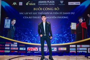 Nam vương Hoàng Gia Lâm đổi mới phong cách tới chúc mừng Ảo thuật gia Nguyễn Phương