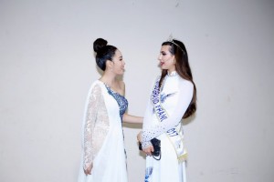 Hoa hậu Trần Ngọc Châu vui mừng gặp lại Hoa hậu Hòa bình Pháp 2017 – Sonia Mansour