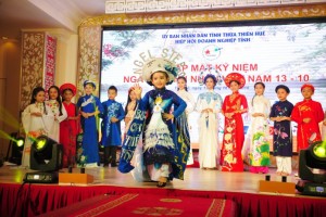 Các tài năng nhí của cuộc thi Bước Chân Thiên Thần 2018 trình diễn áo dài “siêu đáng yêu”
