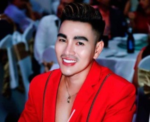 Nhìn Nam vương Hoàng Gia Lâm là biết Giáng sinh đang tới
