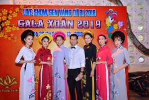 Dàn mẫu nổi tiếng trong BST Đại sứ Áo dài Việt Nam của NTK Việt Hùng
