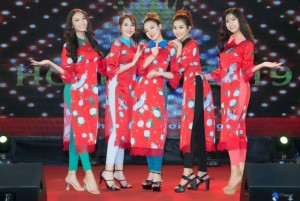 1 trong những mẫu thời trang trong BST của NTK Việt Hùng dành riêng cho Top 20