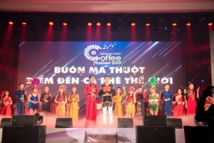 NTK Việt Hùng mang Áo dài Thổ cẩm lên mảnh đất Tây nguyên