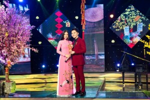 Trang Thảo nền nã bên Nam Cường trong MV nhạc xuân