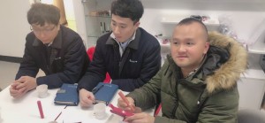 Doanh nhân Trần Ngọc Trí (phải)