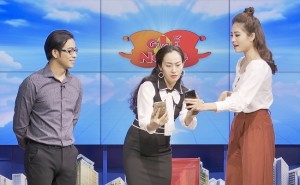 NSƯT Hạnh Thúy (giữa) dẫn dắt chuyên mục Ghế Nóng