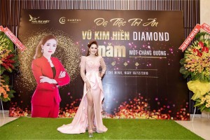 Nữ doanh nhân Vũ Kim Hiền tại sự kiện do cô tổ chức nhằm tri ân các đại lý trên toàn quốc