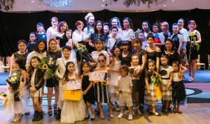 Các mẹ cùng đồng hành với các con tham gia chương trình