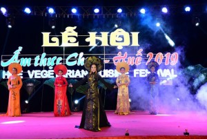 Hoa hậu Nguyễn Lan Vy cùng lúc làm đạo diễn, nhà tài trợ và model cho một sự kiện