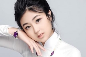 Tân Đại sứ áo dài Vũ Trần Bảo Nguyên