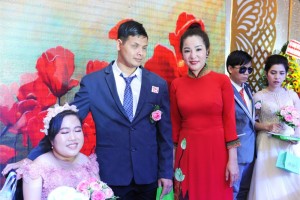 Danh hài Thúy Nga tại Lễ cưới tập thể