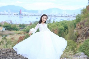 Thiên thần Bùi Ngọc Như Ý xinh đẹp như một nàng công chúa