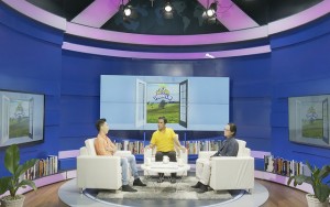 MC Quyền Linh, Quốc Nghiệp và bác sĩ đại diện Bệnh viện ung thư St.Stamford cùng chia sẻ và vạch ra kế hoạch để giúp đỡ gia đình nhân vật tuần này