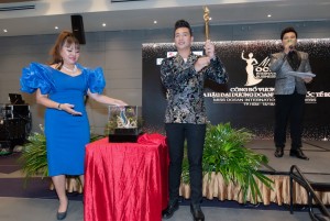 Trình làng Vương miện Hoa hậu Đại dương Doanh nhân quốc tế trị giá 2 tỉ đồng