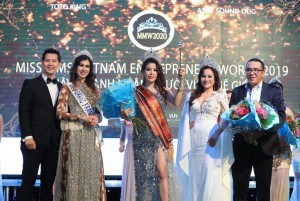 Phút đăng quang của Tân hoa hậu Lê An Trinh