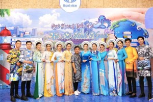BST "Sắc màu ủa biển" của NTK Việt Hùng