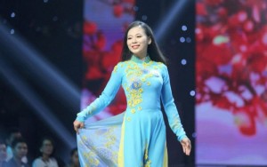 20 thí sinh Đại học Gia Định lộng lẫy trong BST Mai vàng Tết Việt của NTK Việt Hùng