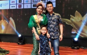 Á hậu Vy Vy bên gia đình