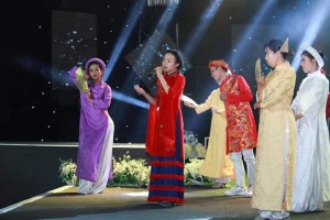 Bé Trâm Anh hát bài Sầu đa thê trong đêm ra mắt MV