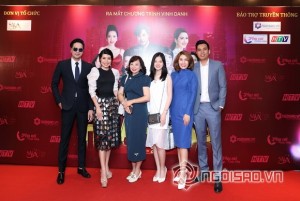 Trưởng BTC Đoàn Minh Tài (bìa trái) và Giám đốc truyền thông Phạm Ngọc Toại (bìa Phải) cùng các khách mời trong buổi ra mắt