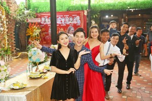 Các ca sĩ, diễn viên góp mặt trong phim 'Về nhà ăn tết đi con'